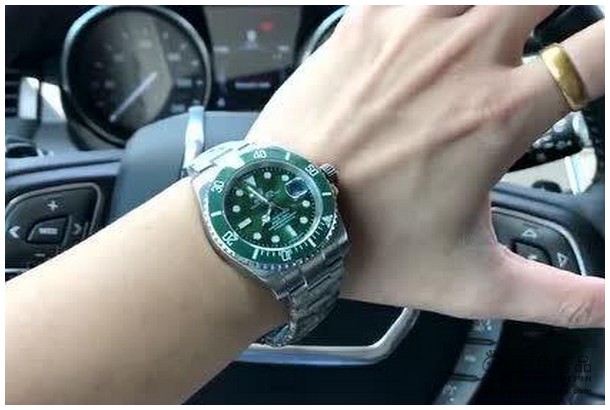 影響勞力士潛航者型系列116610LV-97200綠盤手表回收價格的外部因素有哪些？